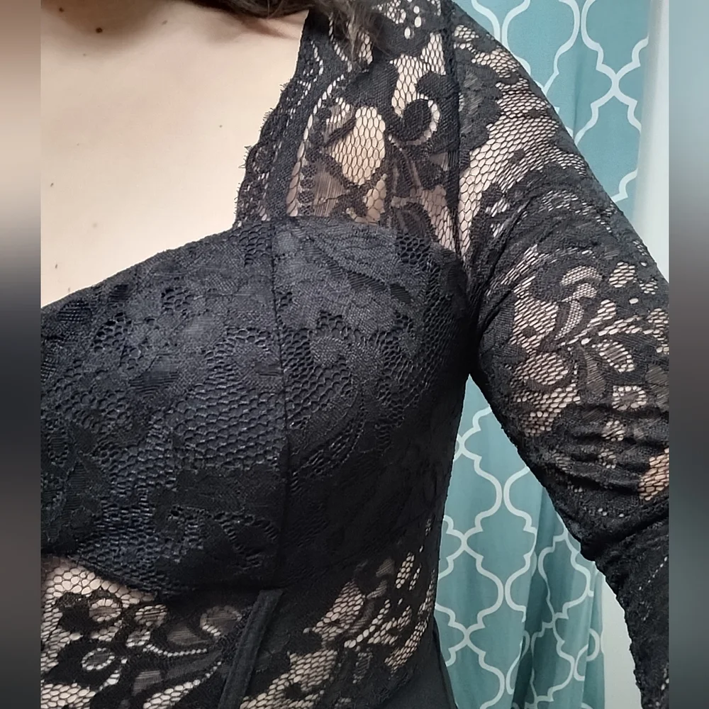 Lace Party Dress - Picture 3 of 6